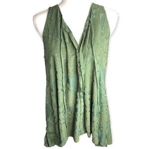 Cupio Embroidered Floral Textured High Low Sleeveless Blouse